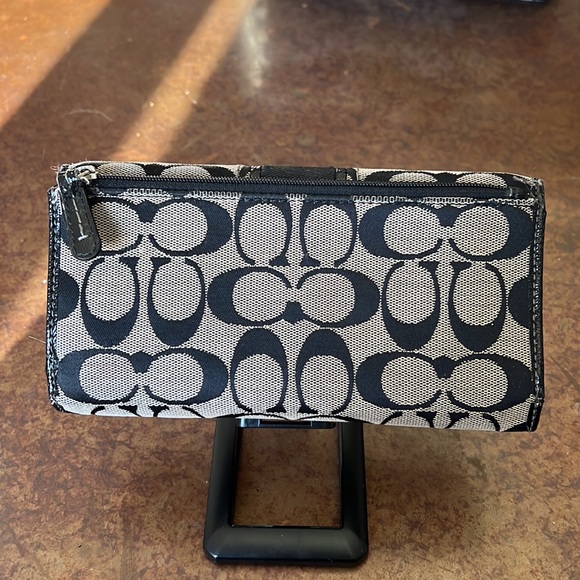 Pre-loved Coach Wallet - Picture 2 of 10